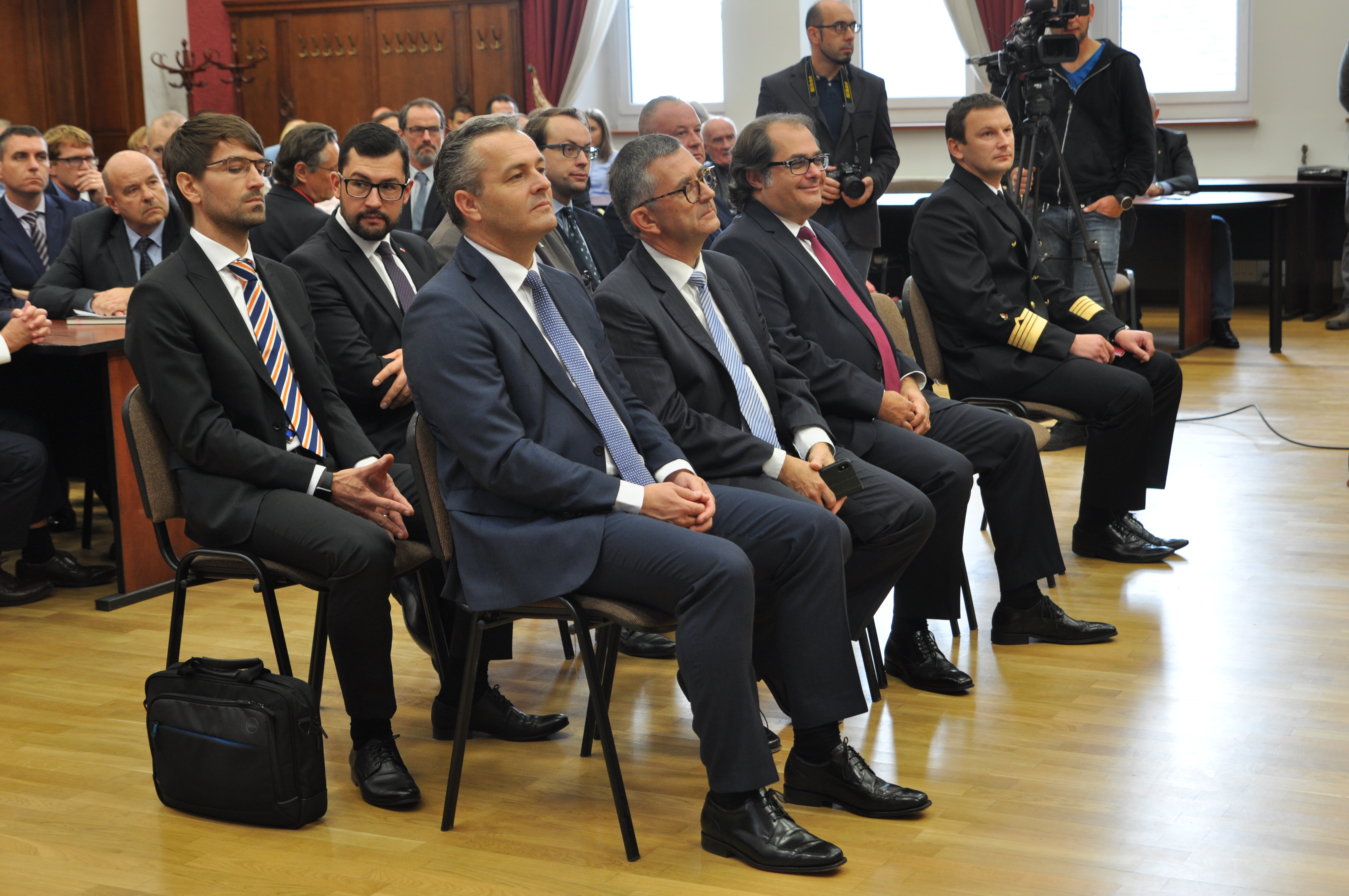 Podpisanie umowy na pogłębienie toru wodnego do 12,5 metra