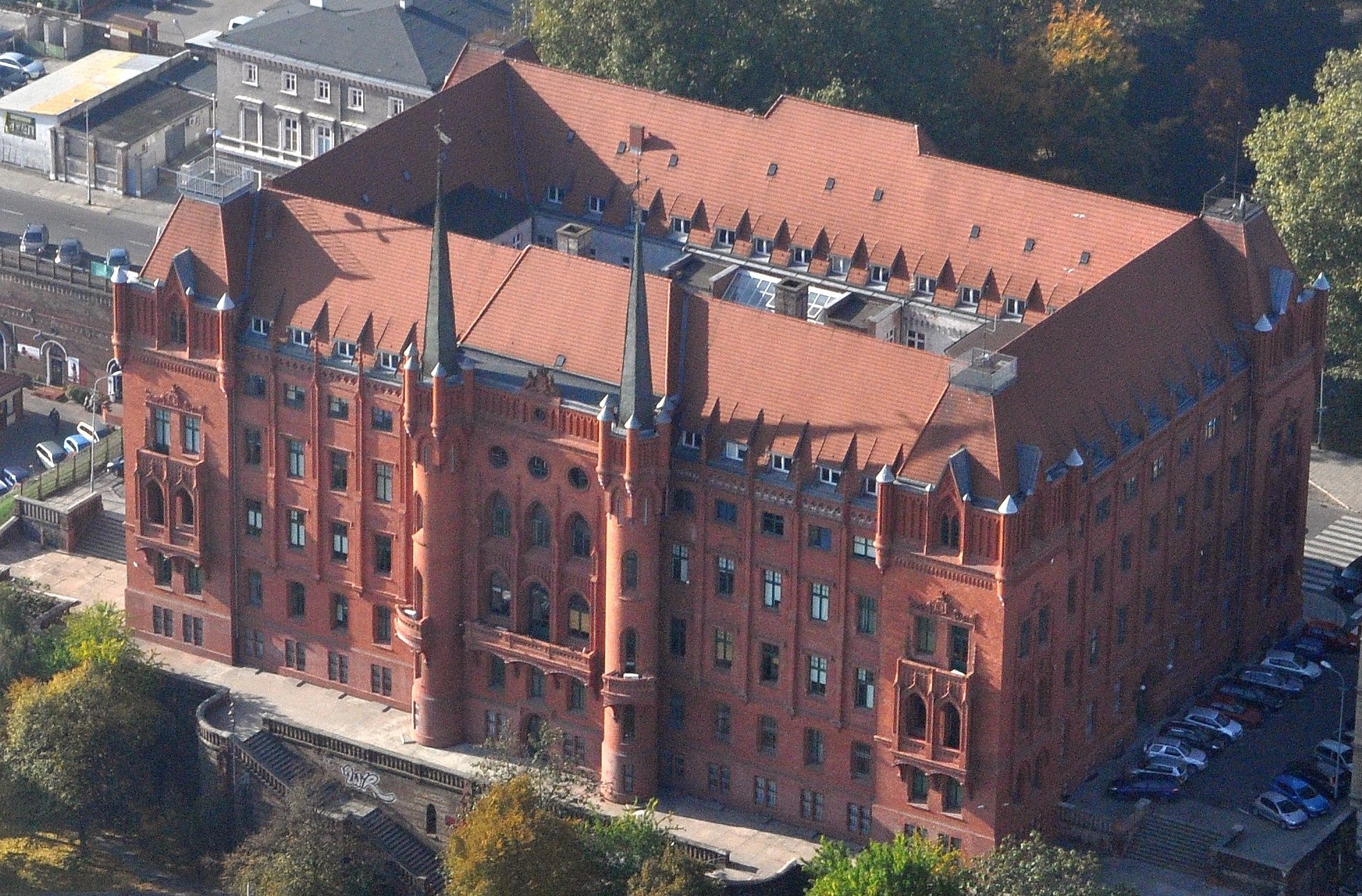 Remont tarasu i schodów wschodniej strony Czerwonego Ratusza